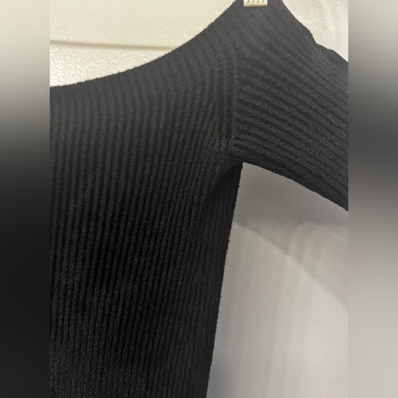 HELMUT LANG Off-the-Shoulder Seamless Fitted rib
Knit dress - Picture 4 of 5